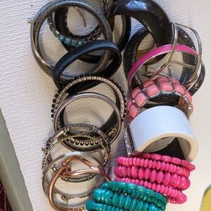 🍀M9 - Assorted Women’s Bracelet Set - 1Silvertone and colours